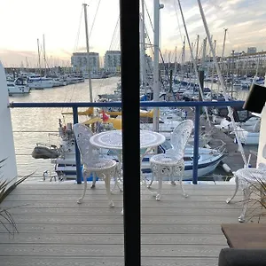  Apartment Seascape - Floating At Marina With Free Parking